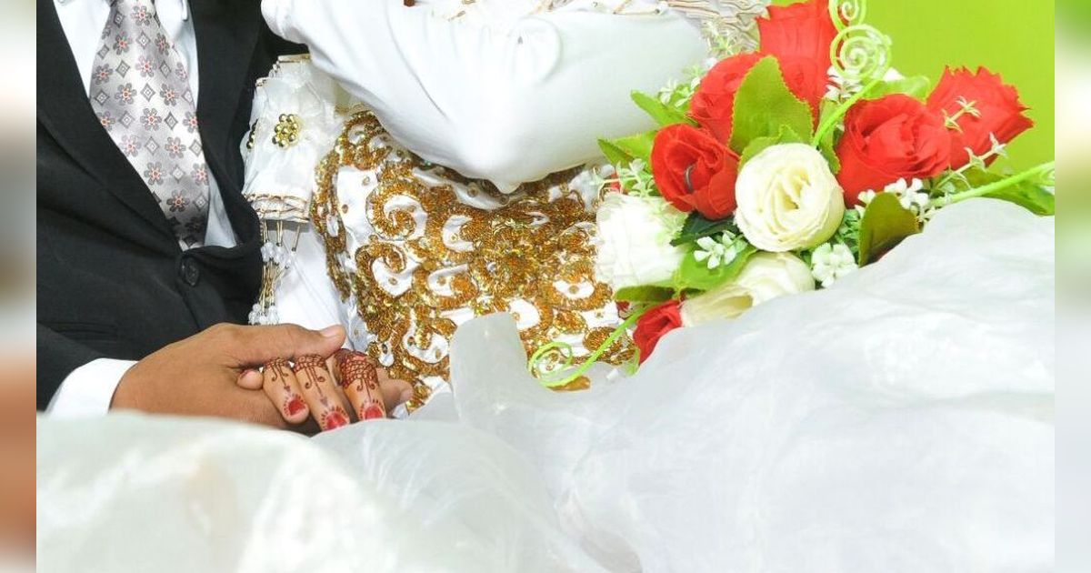 Uniknya Tradisi Pernikahan Khas Masyarakat Suku Ogan, Menghalangi Pengantin Pria dengan Selendang