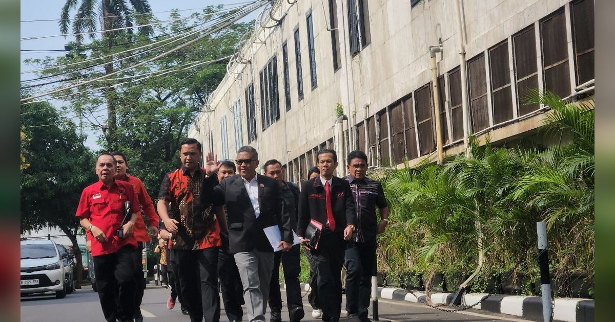 Penuhi Panggilan Polisi, Sekjen PDIP Hasto: Ini Saya Bawa Banyak Bukti