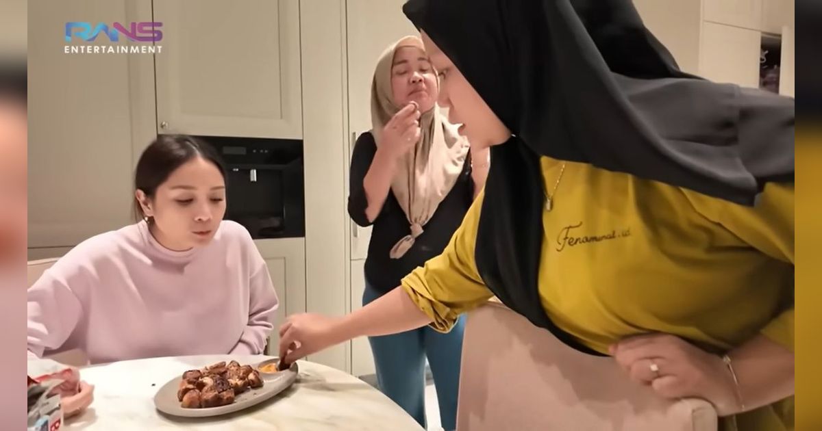 Nagita Slavina Masak-masak Resep Viral, Makan Bareng sama ART dan Sus Rini Bak Bestie