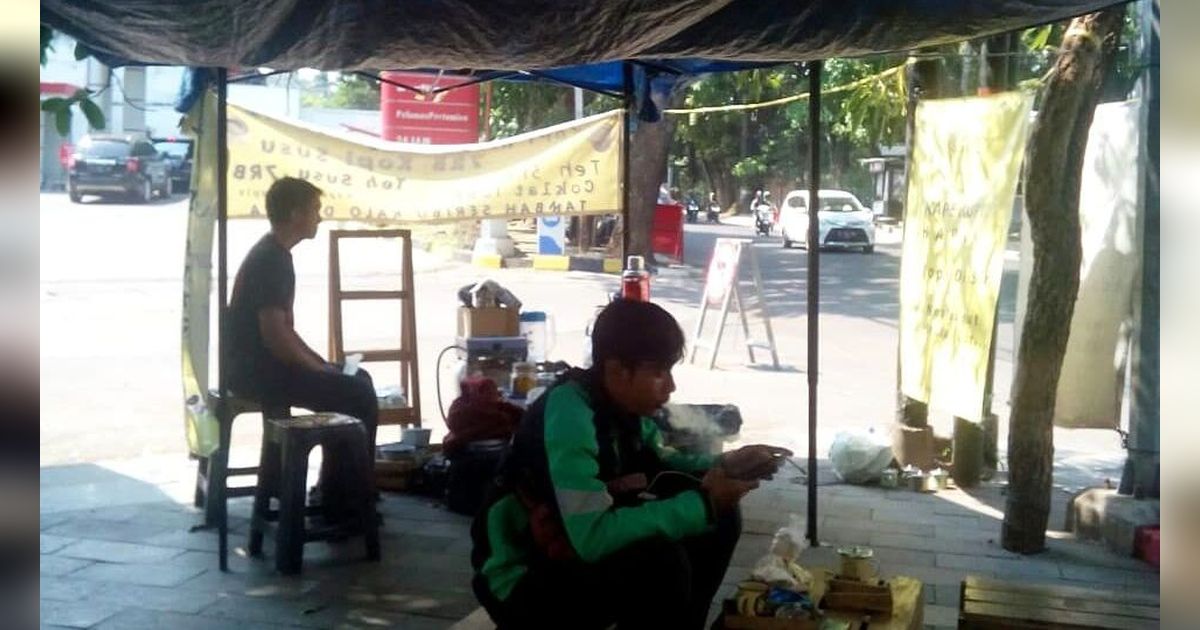 Pria Ini Ungkap 20 Jam Banting Tulang jadi Ojol, Ternyata Demi Kejar Mimpi Adik Sendiri