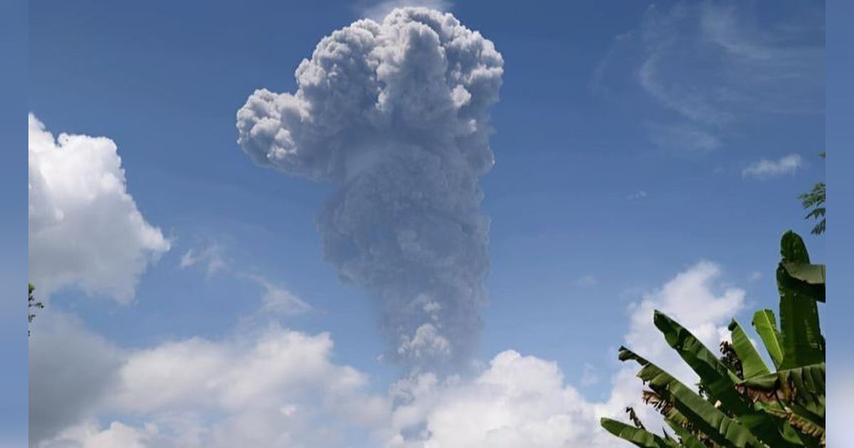 Erupsi Gunung Ibu: Abu Vulkanik Capai Lima Kilometer