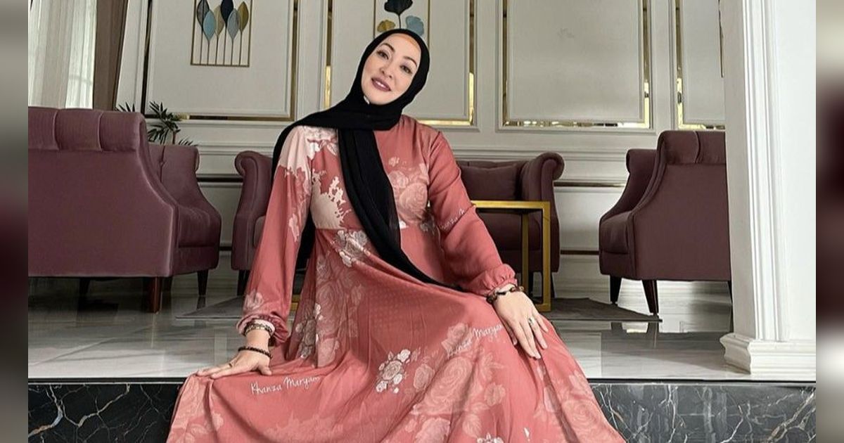 Beda Nasib dengan Reza Artamevia, 8 Potret Angelina Sondakh yang Kini Jadi Penjual Kue