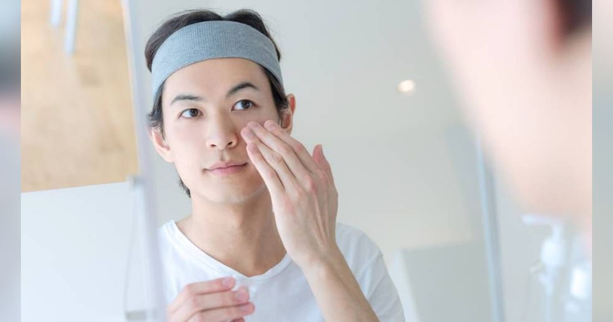 Biar Tak Kalah Glowing Sama Ayang, Penting Bagi Pria Rutin Skincare-an