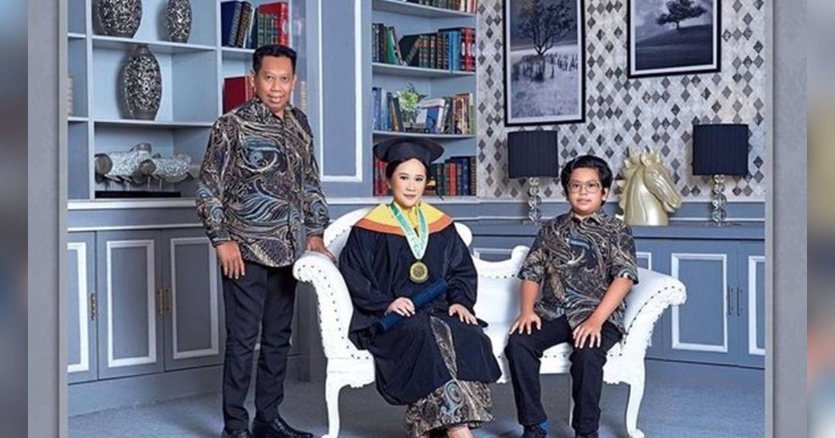 8 Potret Novita & Jovan Anak Tukul yang Jarang Tersorot, Setia Dampingi Sang Ayah Saat Alami Pendarahan Otak