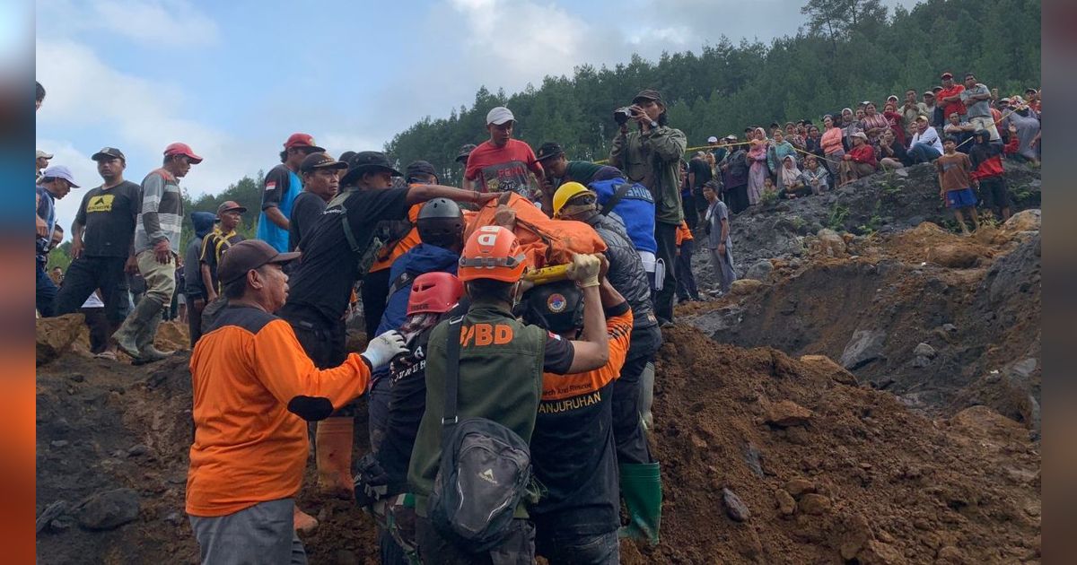 Korban Longsor di Lumajang Dievakuasi dari Kedalaman 20 Meter, 3 Penambang Pasir Masih Hilang