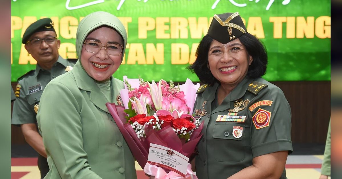 Sikap Sempurna, Kadet Mahasiswa Unhan Ucap Selamat Ultah ke Satu-satunya Wanita Bintang Dua di TNI AD