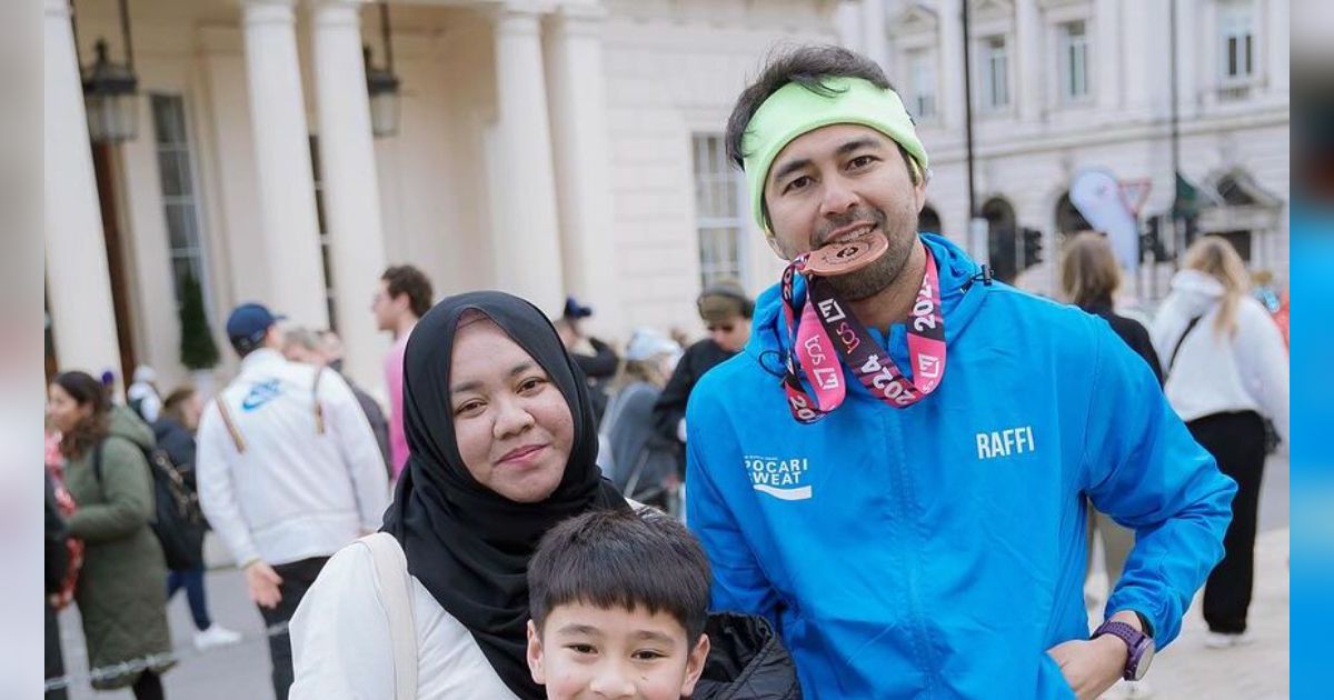 Selebrasi Rafathar di Atas Panggung Saat Dapat Penghargaan dari Sekolah Jadi Sorotan