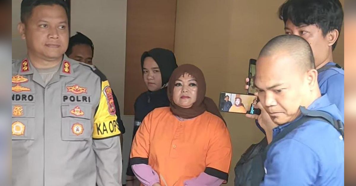 Berbaju Tahanan, Penampakan Bidan ZN Tersangka Malapraktik Saat Dilimpahkan ke Kejaksaan