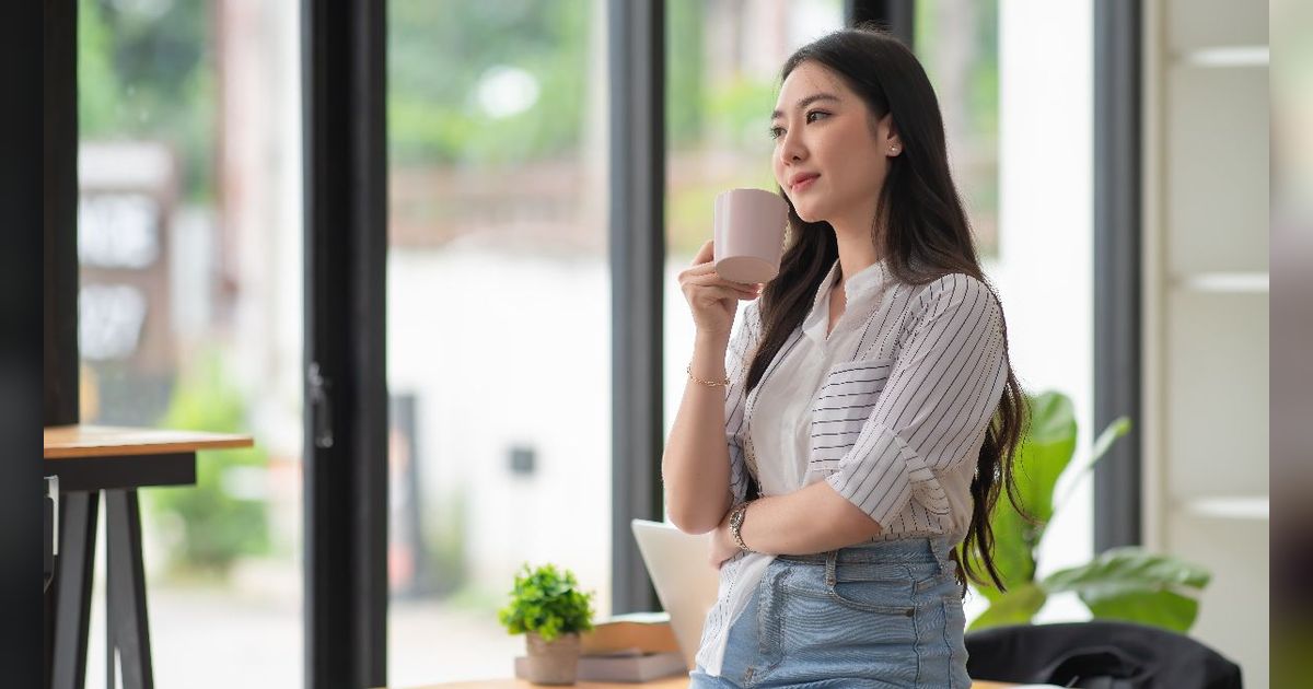 Bikin Minuman Herbal  yang Bisa Bantu Lewati Fase Haid Tanpa 'Drama