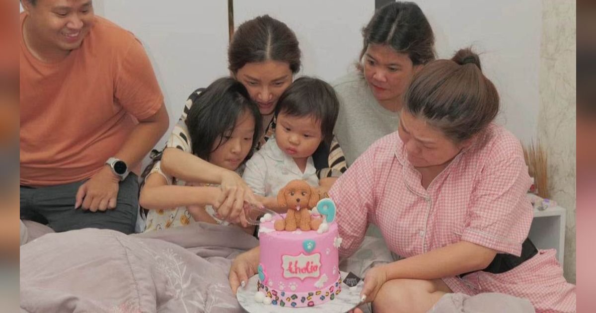 10 Potret Sarwendah Beri Kejutan Ultah ke Thalia dan Thania, Ruben Onsu Absen
