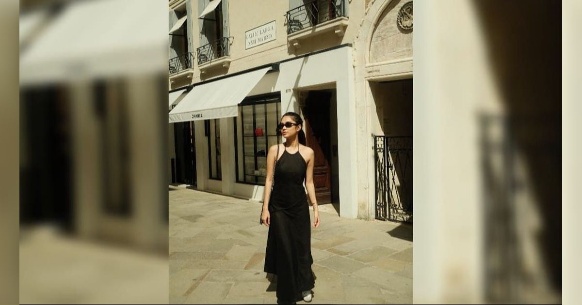 Tampil Modis, ini 7 Potret Azizah Salsha saat jalan-jalan di Venice Italia