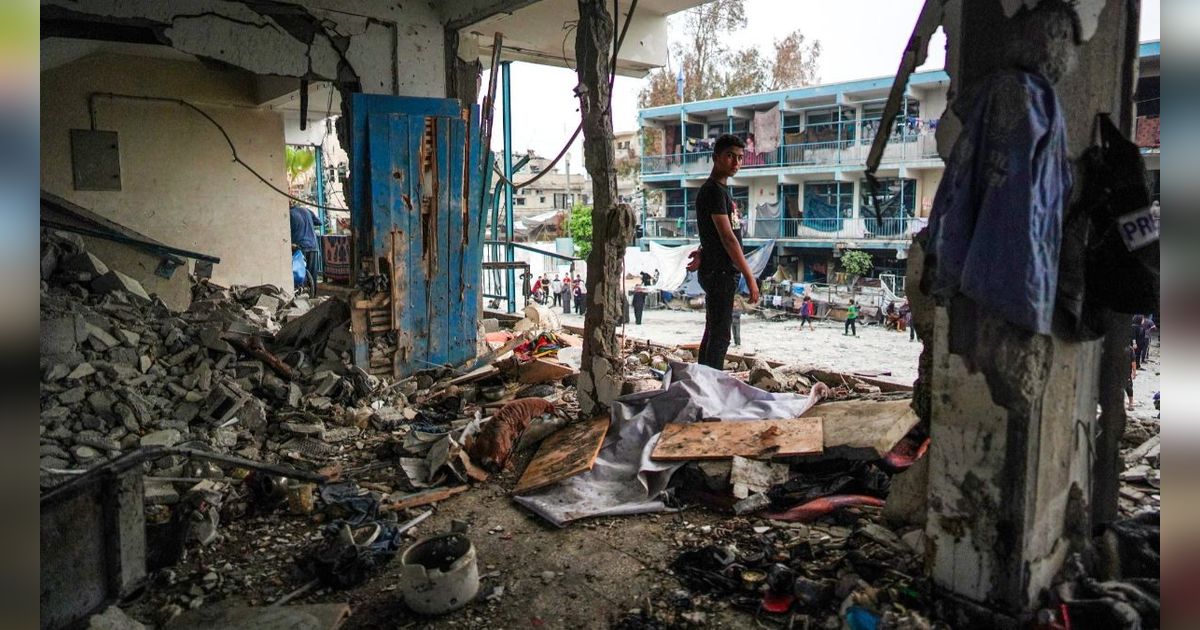 FOTO: Jejak Serangan Brutal Israel di Sekolah PBB Jalur Gaza yang Tewaskan Puluhan Pengungsi