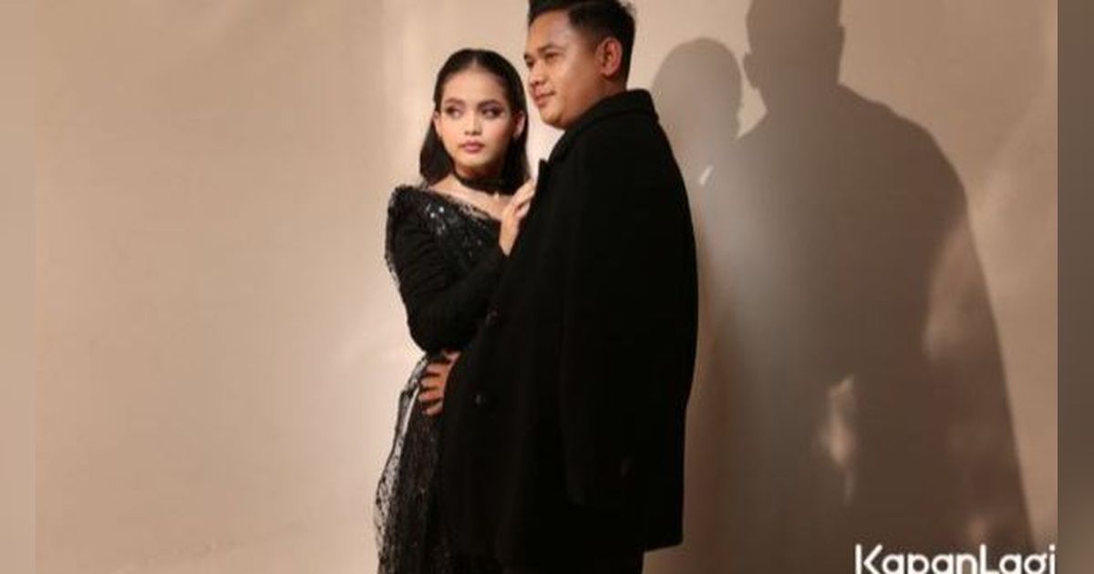 Romantis, Gaya Pemotretan Terbaru Putri Isnari dan Abdul Azis, Bikin Baper