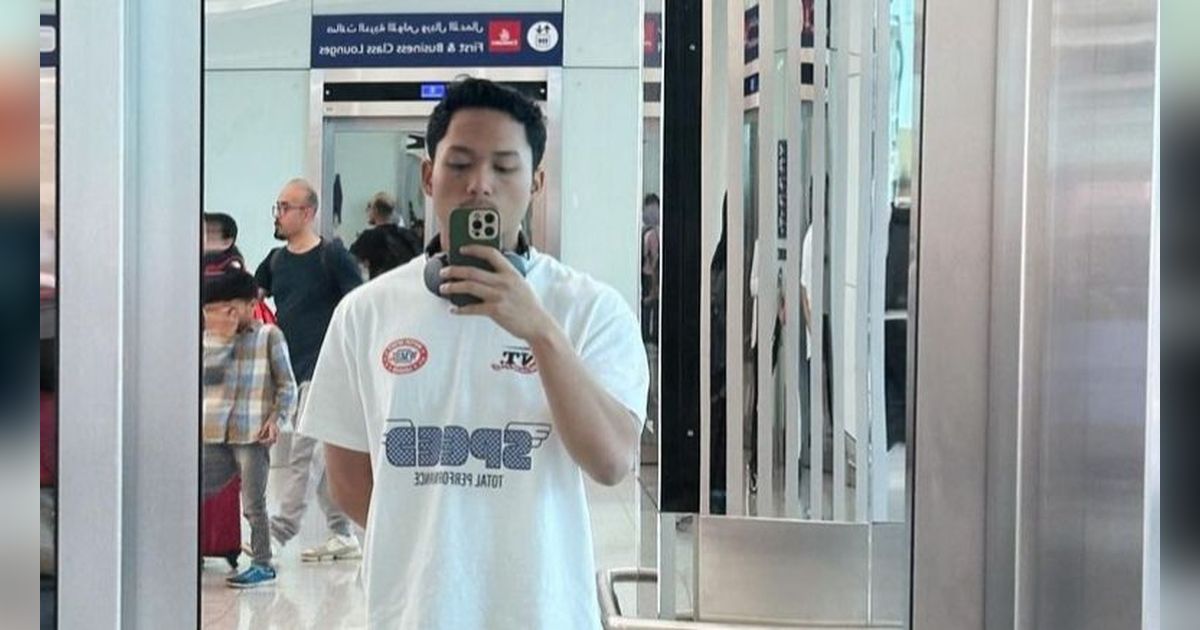 Anak Laki-laki Bareng Kakaknya Ini, Putra Musisi Terkenal dan Lebih Dekat dengan Ibu Sambung, Coba Tebak?.