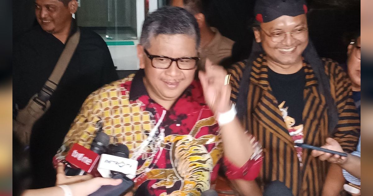 Gibran Bagi Buku Bersampul Foto Jan Ethes, Hasto PDIP: Waktu Saya Kecil Gambar Pahlawan Nasional