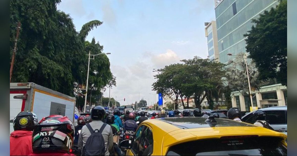 Jalan Juanda menuju Monas Macet Imbas Perayaan HUT Bhayangkara