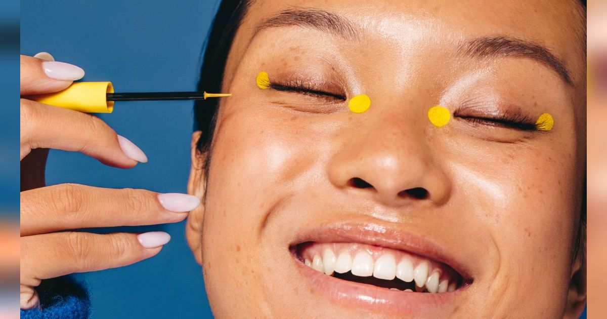 Tutorial Bikin Eyeliner Warna-warni dengan Micellar Water