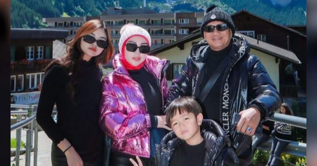 Gayanya Menyala, 8 Foto Bella Shofie Liburan ke Swiss Bareng Suami dan Anak Sambung