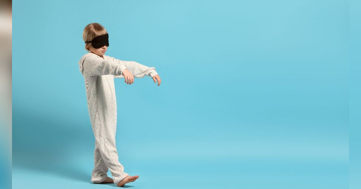 Penyebab Anak Tidur Sambil Berjalan, Orangtua Harus Tahu