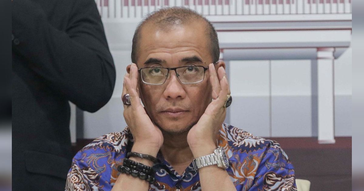 Jokowi Teken Keppres Pemberhentian Tidak Hormat Ketua KPU Hasyim Asy'ari