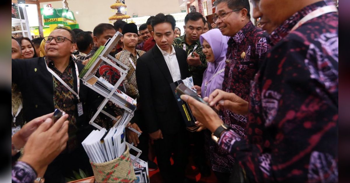 Keliling Booth Apkasi Otonomi Expo 2024, Gibran Diserbu Emak-Emak Minta Selfie