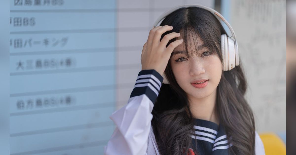 Anak Sekolah Pakai Lip Tint dengan Cara Ini Supaya Hasilnya Natural