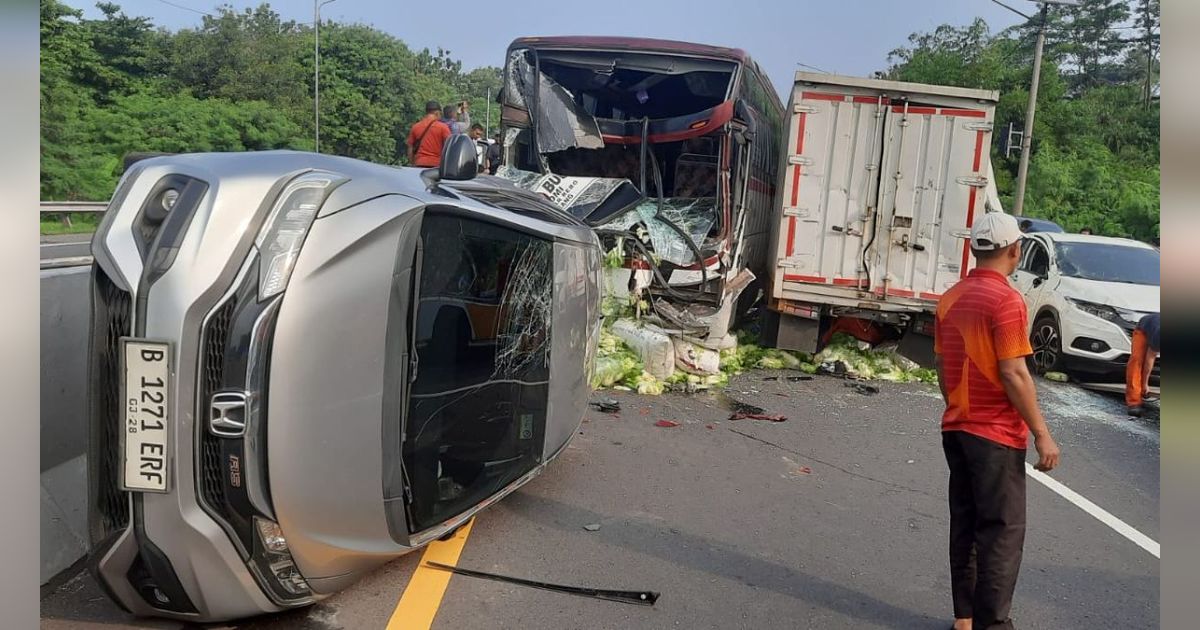 Bus Primajasa Tabrak 8 Kendaraan di Tikungan dan Turunan Tol Cipularang Arah Jakarta