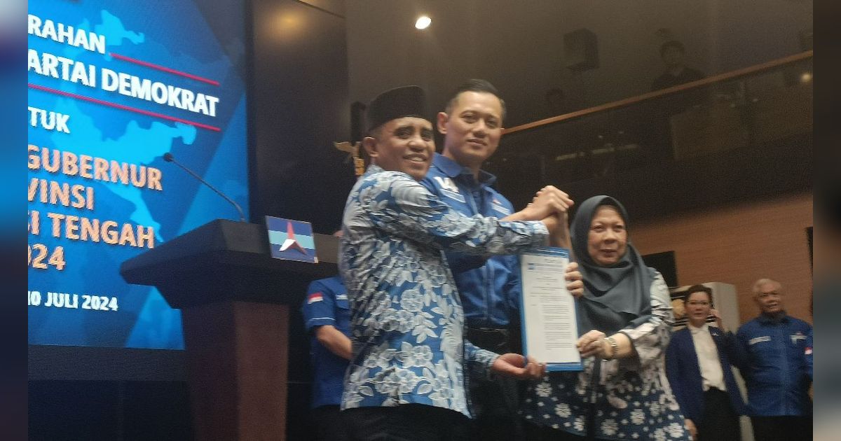 Pilkada Sulteng, AHY Serahkan Surat Rekomendasi ke Pasangan Anwar Hafid-Reny Lamadjido