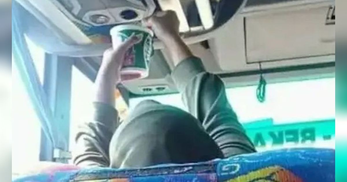 10 Potret Tingkah Absurd Penumpang Bus, Suka-suka dan Seenak Jidat Sendiri