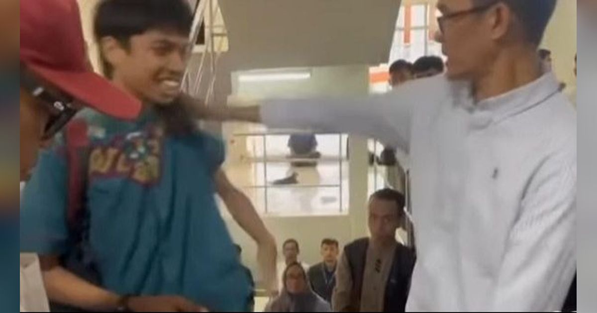 Viral Dosen UNM Dorong Mahasiswa yang Protes Kewajiban Beli Almamater Rp250 Ribu