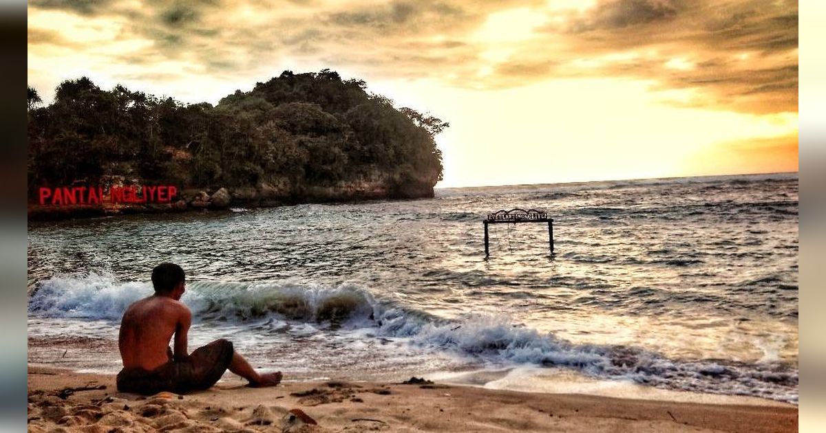 Potret Senja Terbaik di Pantai Ngliyep Malang, Lelah Lewati Jalan Berbukit Terbayar Lunas