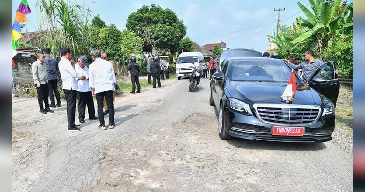 Lagi-Lagi Jalanan di Lampung Rusak Parah, Jokowi Sampai Turun Mobil
