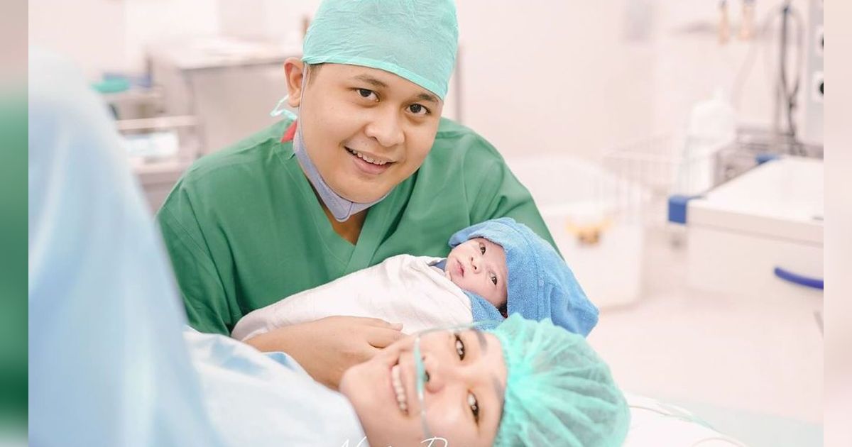 Gemas Banget! Potret Keponakan Baru Ayu Ting Ting