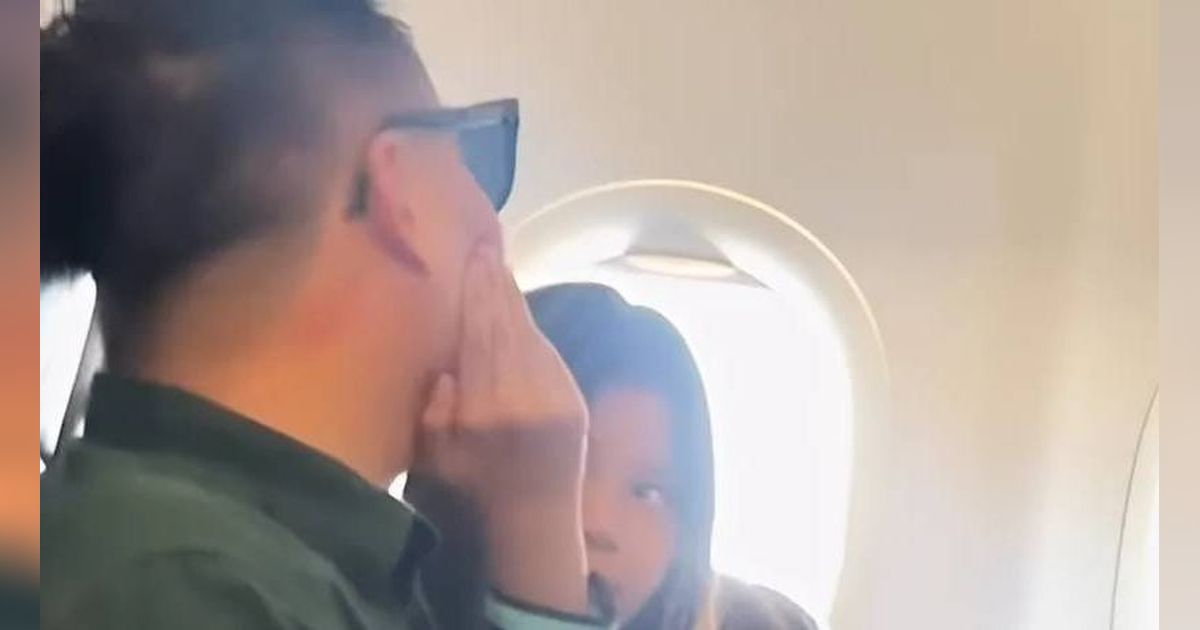 Momen Kocak Anak perempuan Jadi 'Satpam', Ayahnya Tak Boleh Melihat Pramugari