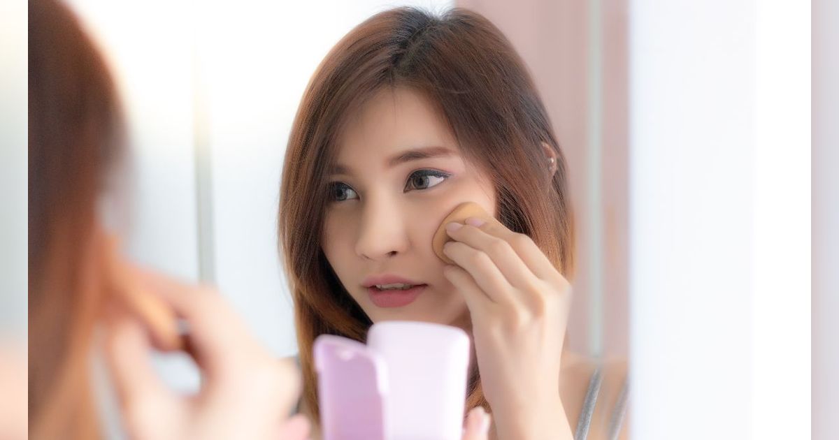 Base Makeup Mudah Luntur, Coba Perhatikan 3 Hal Ini Saat Pakai Cushion