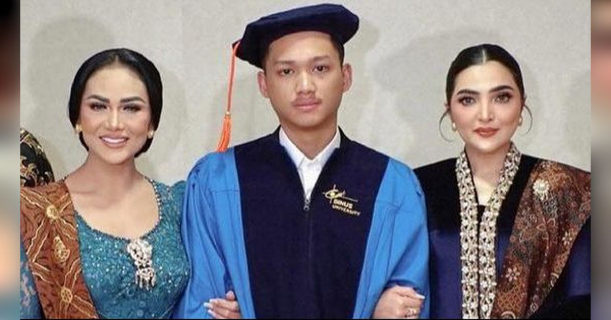 Menangis saat Wisuda Azriel, Krisdayanti Berterima Kasih ke Anang Hermansyah dan Ashanty