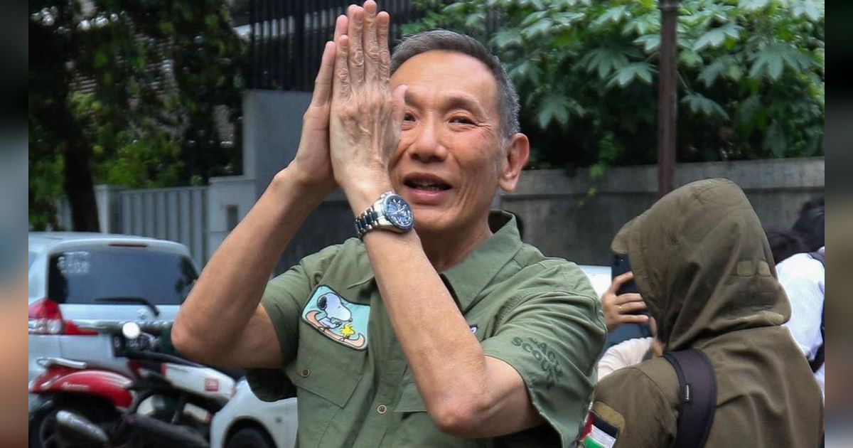 FOTO: Pakai Baju Hijau Army, Bos Jalan Tol Jusuf Hamka Silaturahmi ke Rumah Mahfud MD