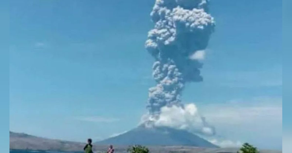 Gunung Semeru Alami Puluhan Kali Gempa Guguran 14 Juli 2024