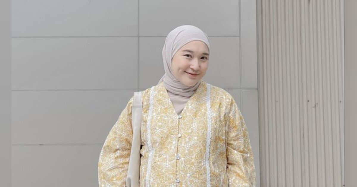 2 Inspirasi Hijab Outfit dengan Warna Yellow Pastel, Tampilan Jadi Lebih Fresh