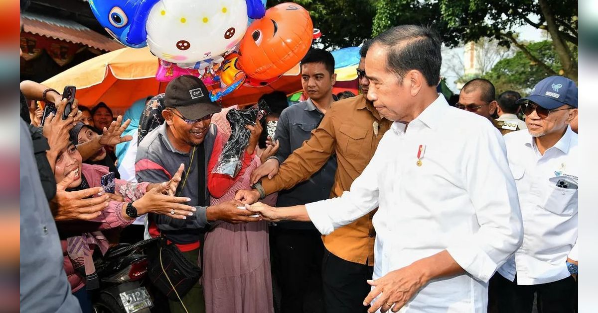 VIDEO: Celoteh Kocak Warga Saat Bertemu Jokowi di Tengah Pasar 