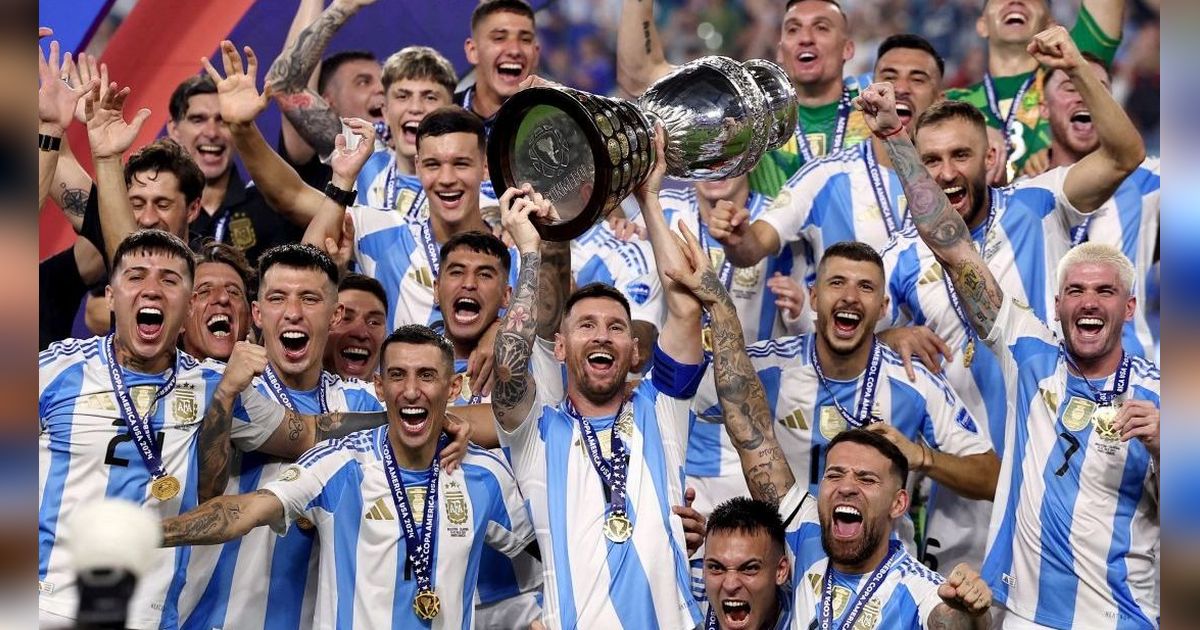 FOTO: Momen Argentina Juara Copa America 2024 hingga Martinez Raih Trofi Sepatu Emas