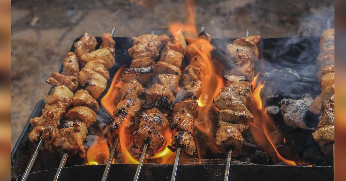 35 Kata-Kata Lucu Seputar Sate yang Bisa Mengocok Perut dengan Tawa