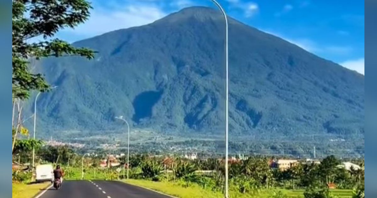 Pesona Jalur Jalbar di Kuningan, Bak Lukisan dengan Pemandangan Gunung Ciremai yang Megah