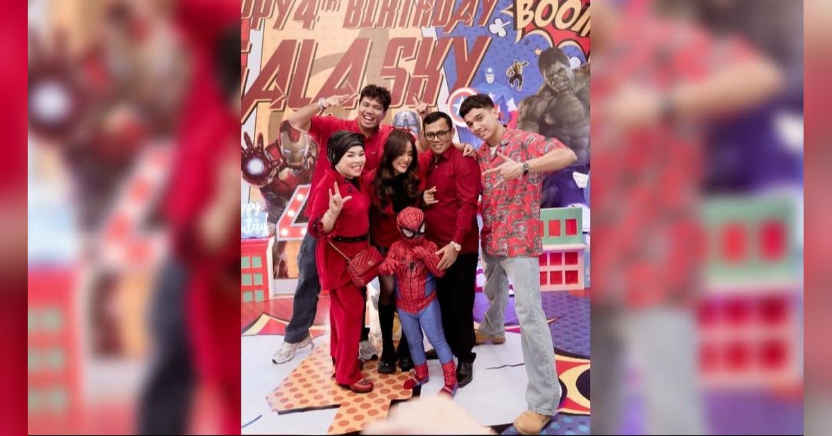 9 Momen Keseruan di Ulang Tahun Gala Sky ke-4, Tampil dengan Kostum Spider Man