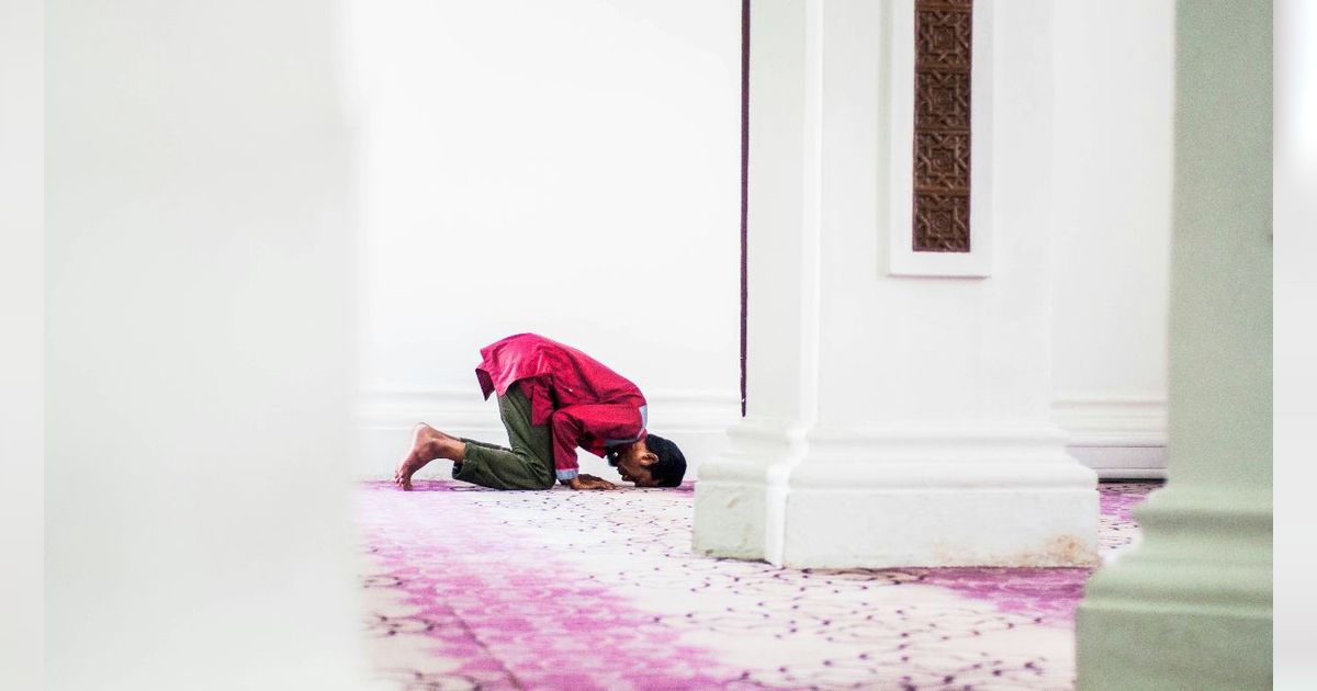 Bagaimana Cara Menjaga Adab di Dalam Masjid Beserta Doanya