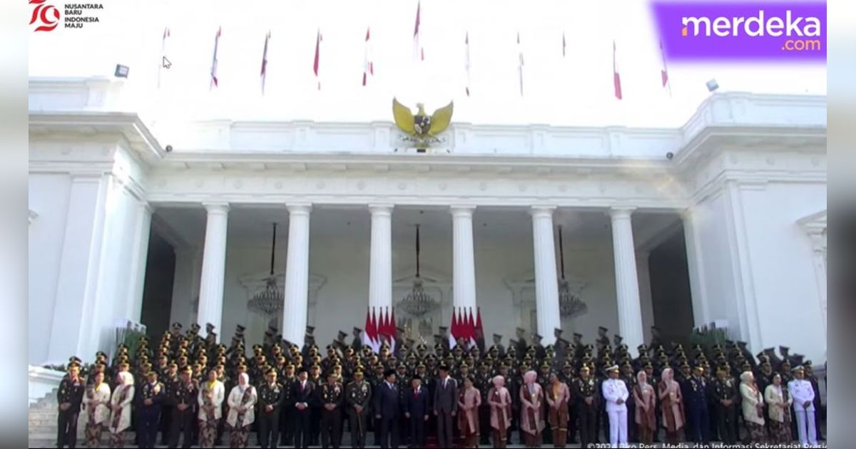 VIDEO: Prabowo Sampai Nengok, Momen Gagah 906 Perwira TNI-Polri Foto Bareng Presiden Jokowi