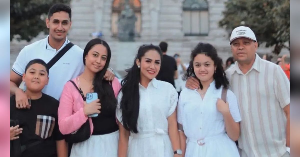 8 Potret Gantengnya Dillah Daesslow, Putra Sambung Krisdayanti Yang Jarang Tersorot