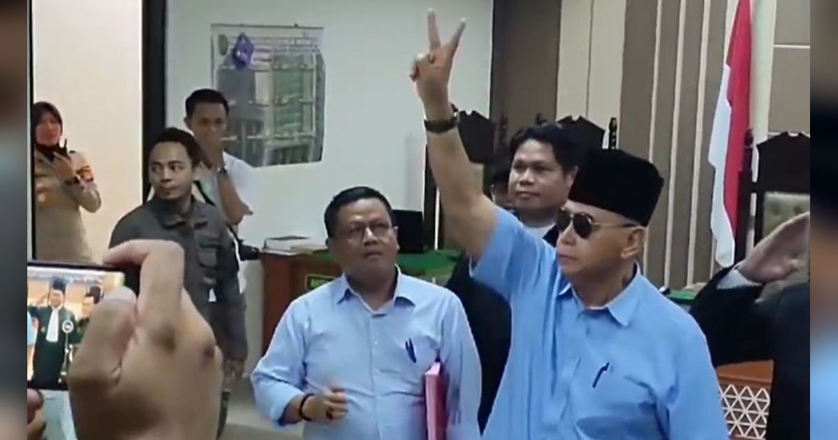Pimpinan Ponpes Al Zaytun Panji Gumilang Bebas