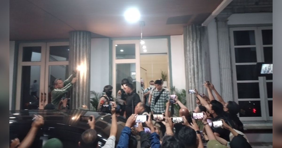 KPK Selesai Geledah Balai Kota Semarang, Bawa Dua Koper Besar