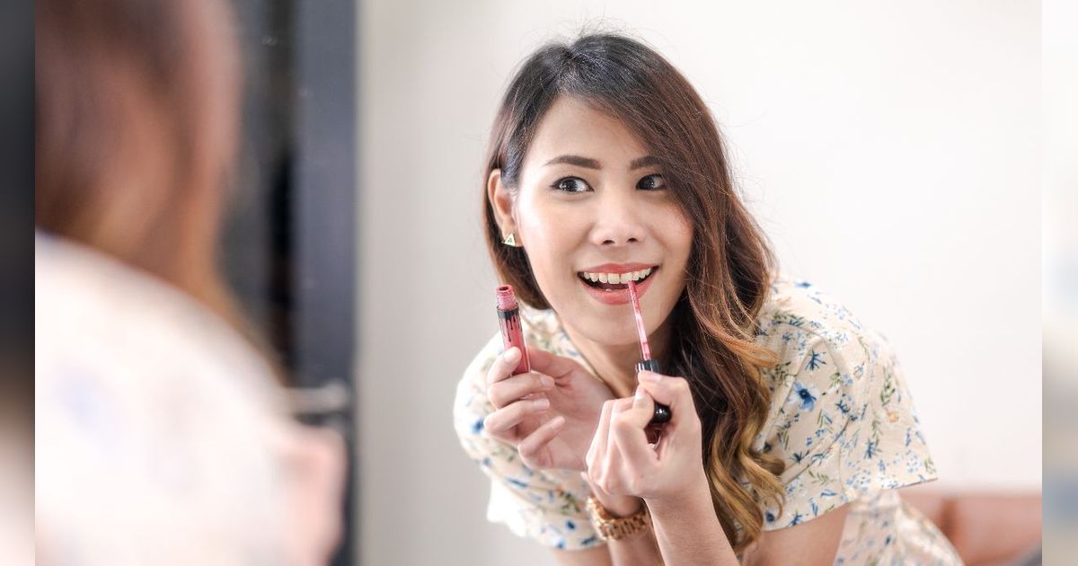 Tiktoker Curhat Tertular Virus Herpes Setelah Coba Tester Lipstik, Ketahui Bahayanya